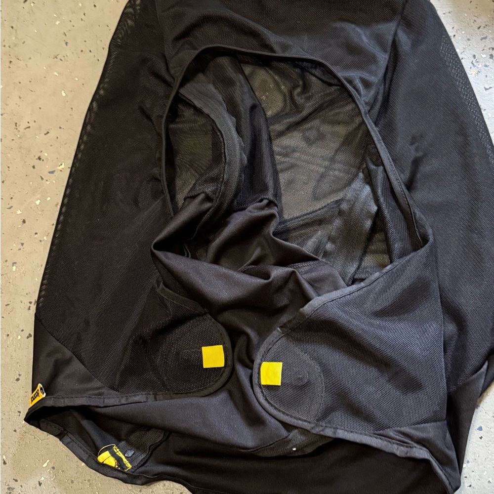 Doona Infant Car Seat + Twin Bases in Green and Black - Picture 4 of 10
